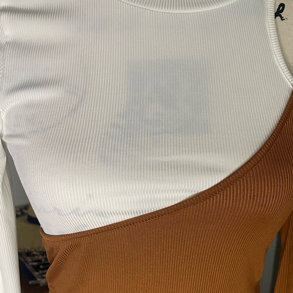 Gone- Stylish Crop Top in Size Small - Picture 12 of 15